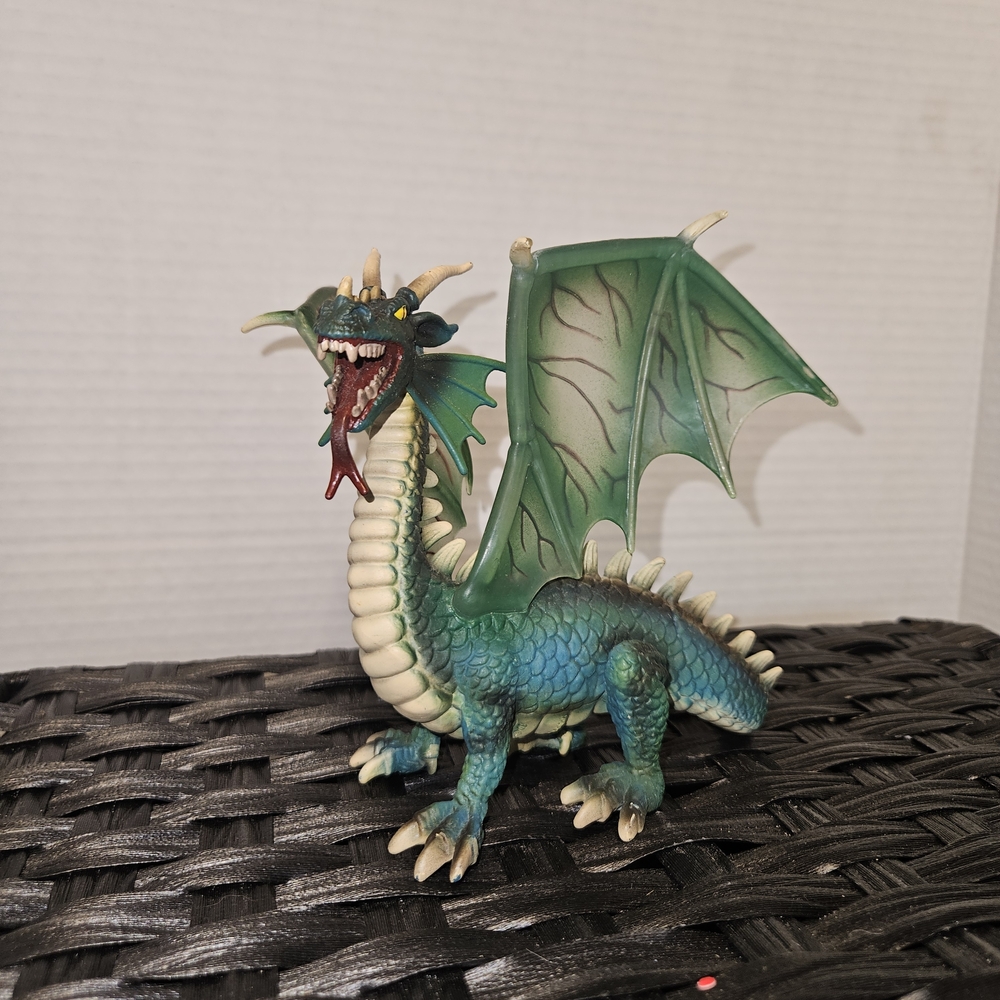 Majestic Green Dragon Playset Figure